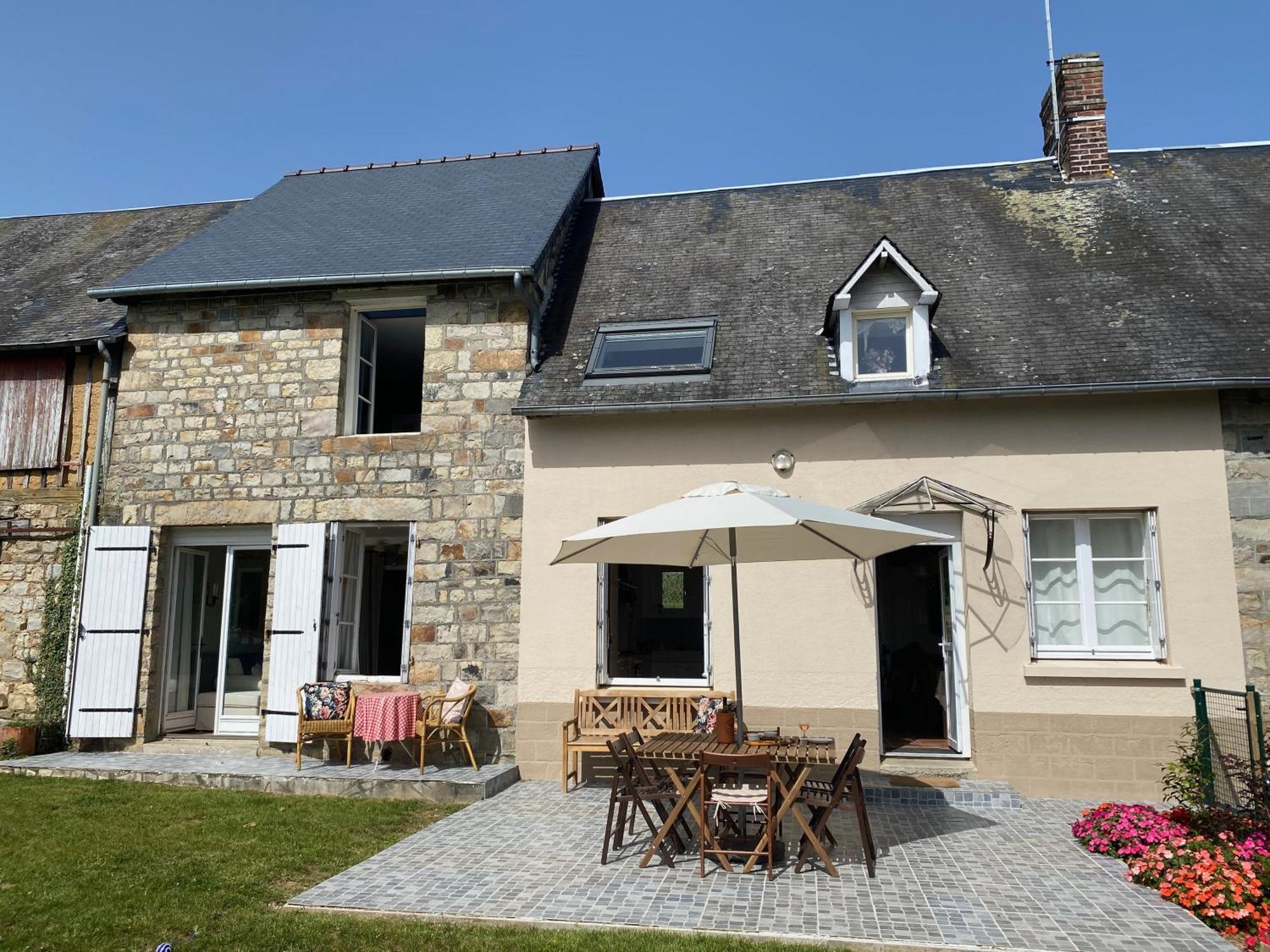 Entire Farm House Stay, La Gerouardiere Barenton Extérieur photo